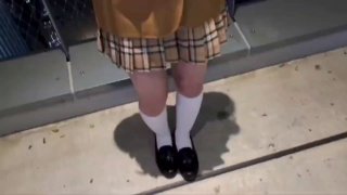 高顏值粉嫩嫩小美女皮膚白皙性感大長腿扶著雞巴努力舔吸吞吐，這銷魂滋味立馬讓雞巴硬起來猛操屁眼也要插…